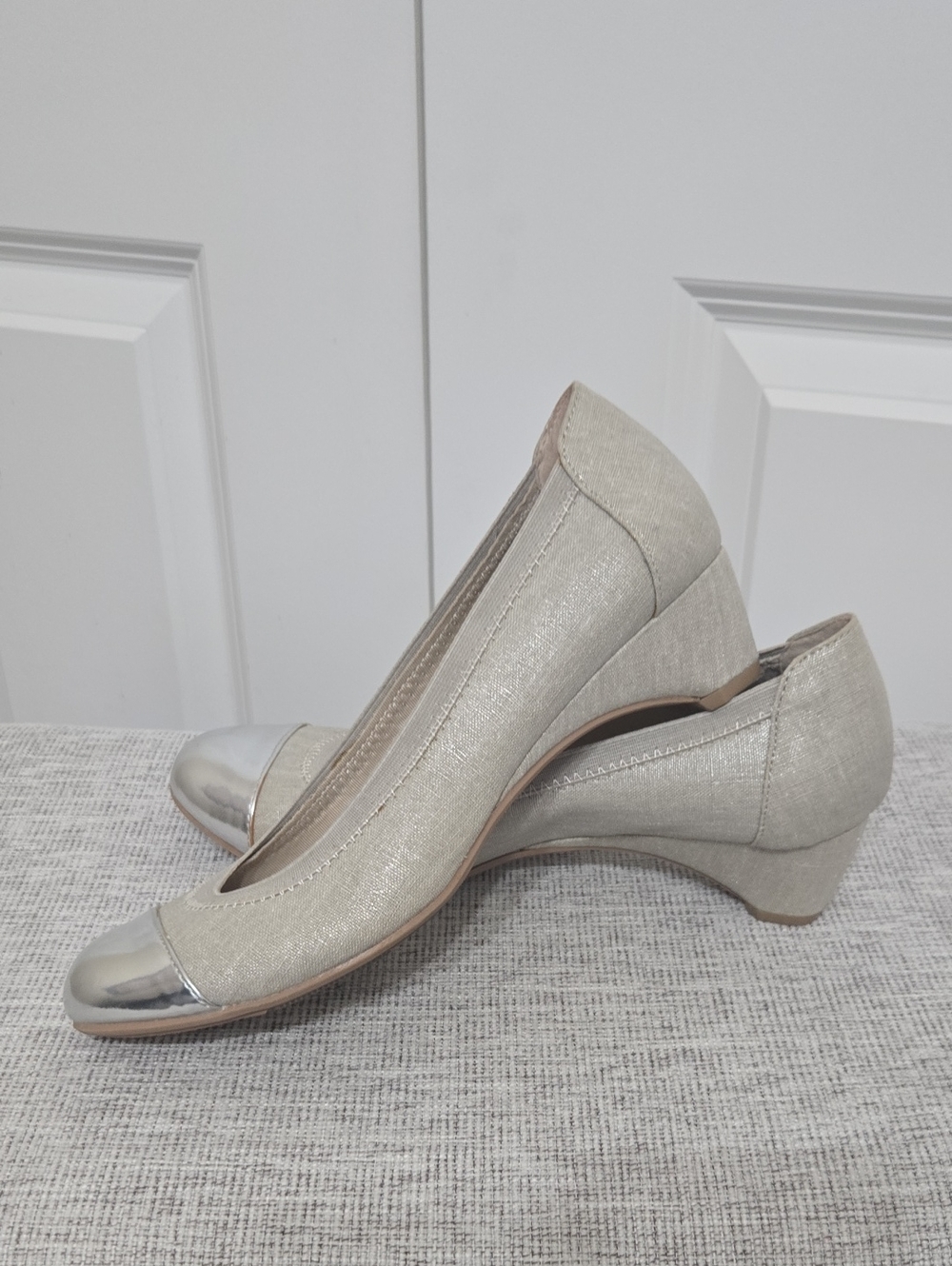 DANA BUCHMAN Champagne Metallic Cap-Toe Low Wedge Pumps SZ 7